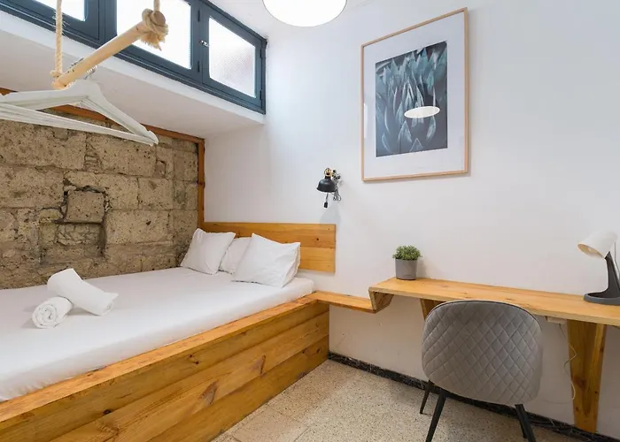 Cathedral 招待所 *