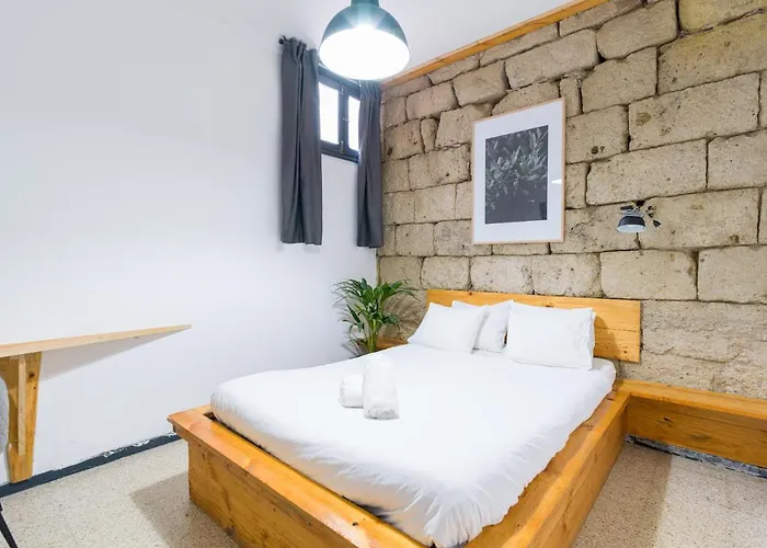 Cathedral 招待所 *