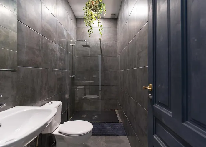 Cathedral בית הארחה