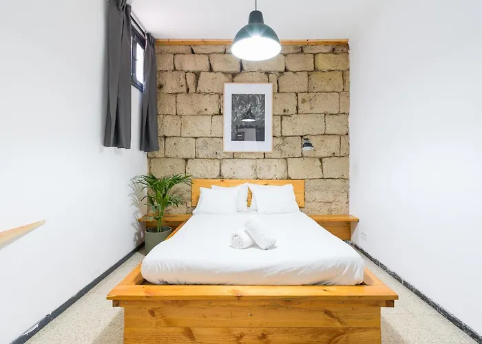 Cathedral בית הארחה